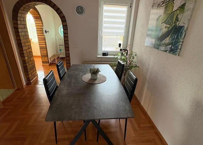 Fewo Taucha 公寓 *